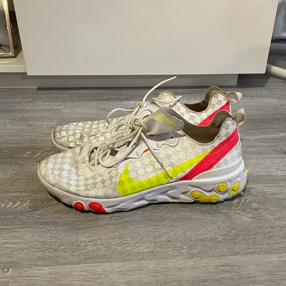 Men’s Nike sneakers